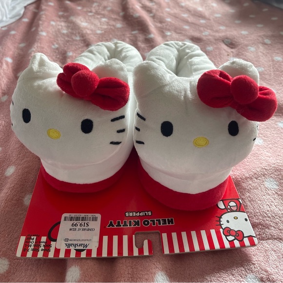 Hello Kitty Slippers - Picture 1 of 3
